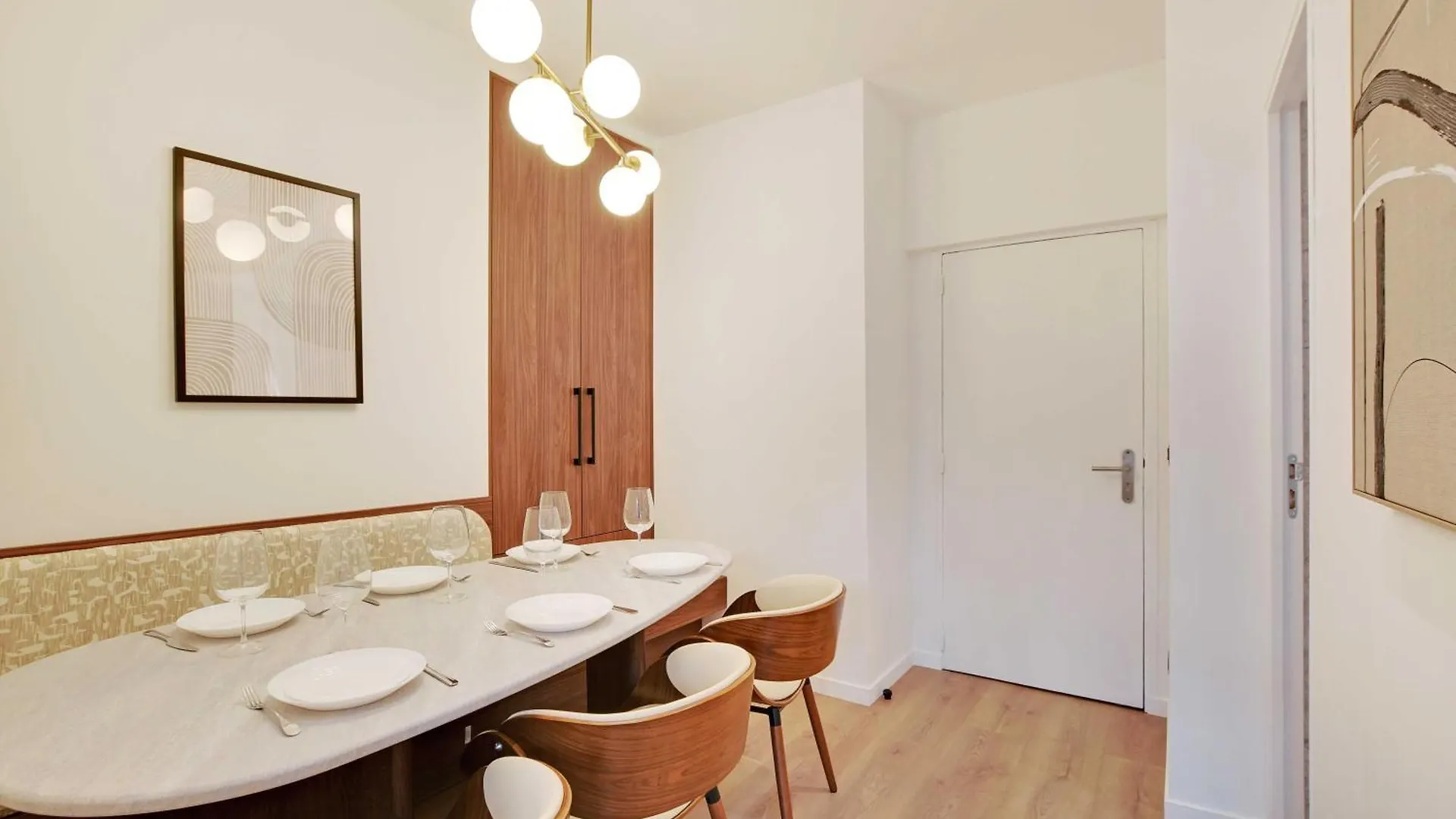 Lovely Refurbished In Vibrant 18th District