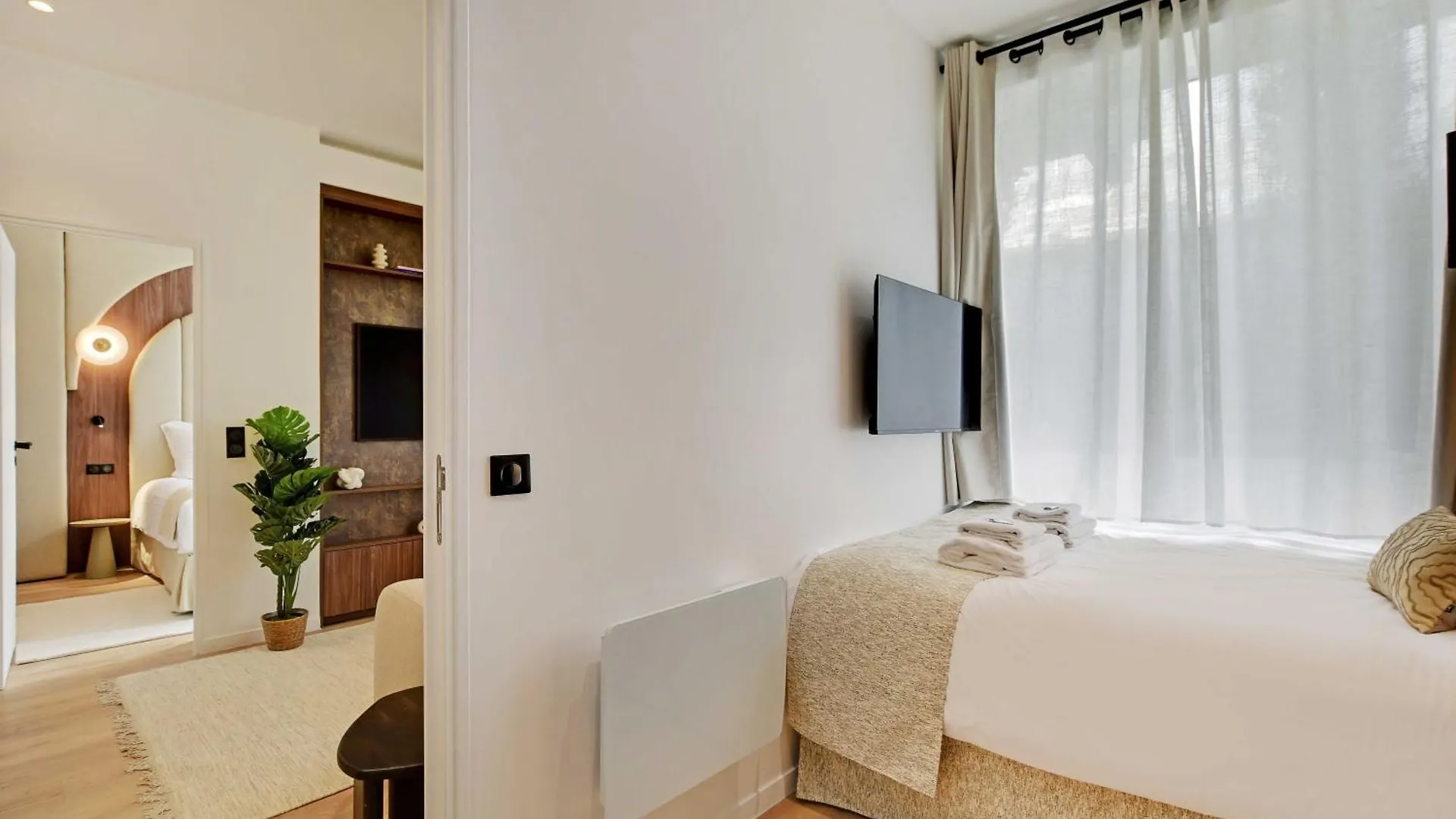 Lovely Refurbished In Vibrant 18th District Apartment Paris