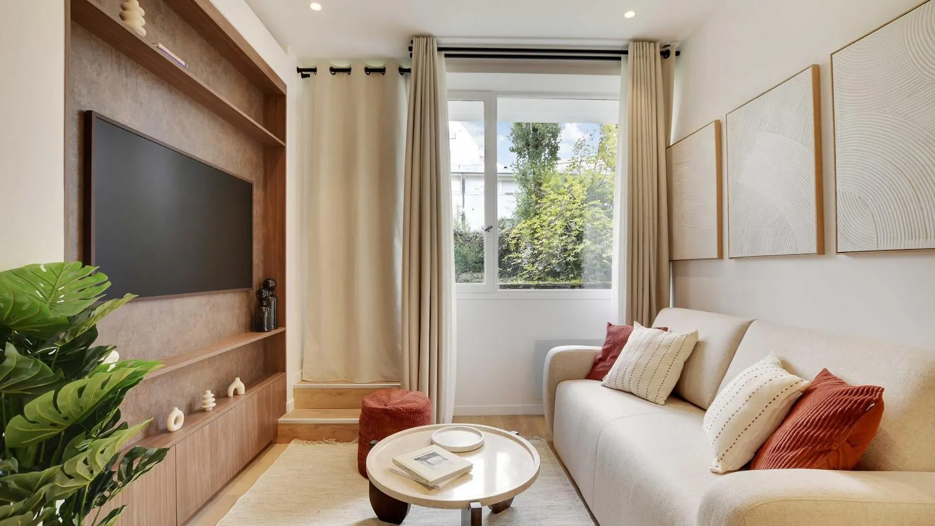 Lovely Refurbished In Vibrant 18th District * Párizs