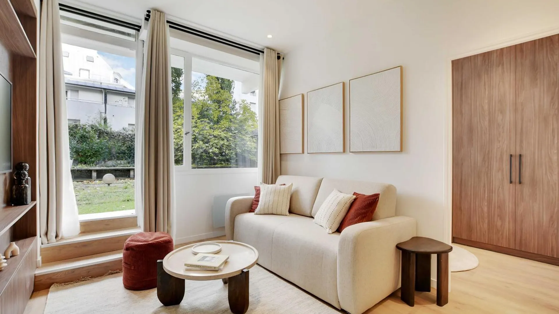 Lovely Refurbished In Vibrant 18th District Apartman *
