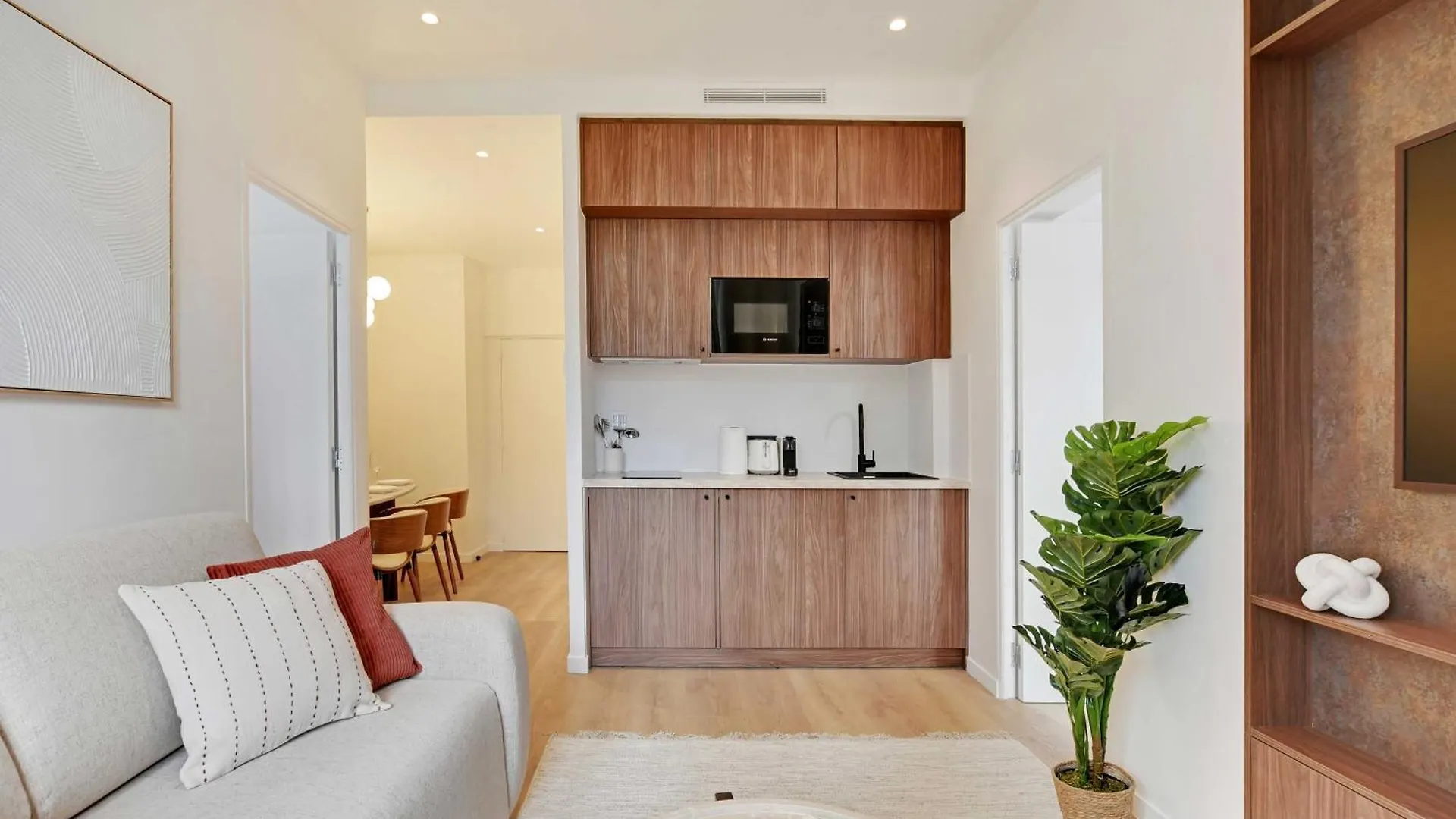 Lovely Refurbished In Vibrant 18th District Apartment Paris