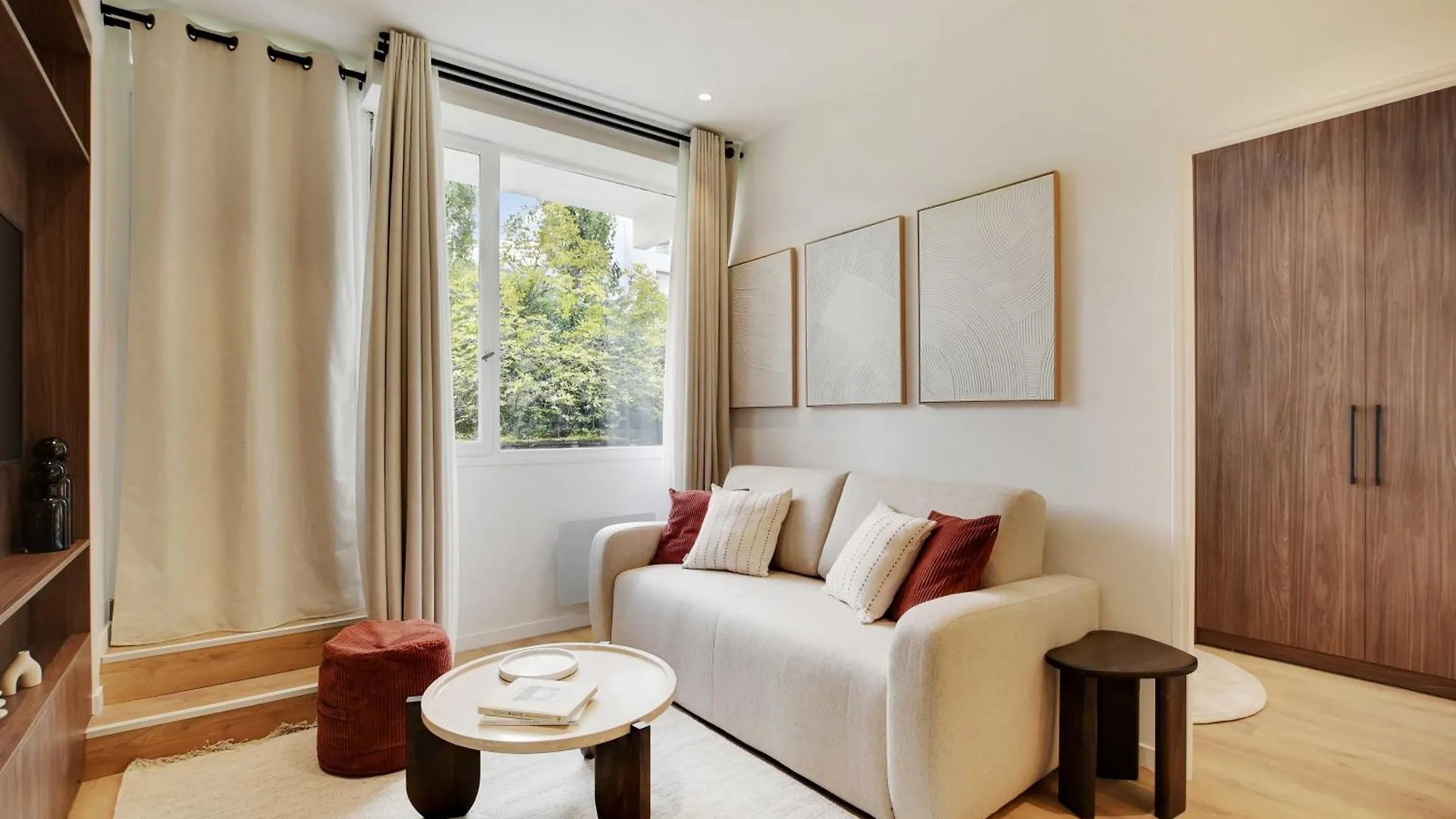 Apartment Lovely Refurbished In Vibrant 18th District Paris